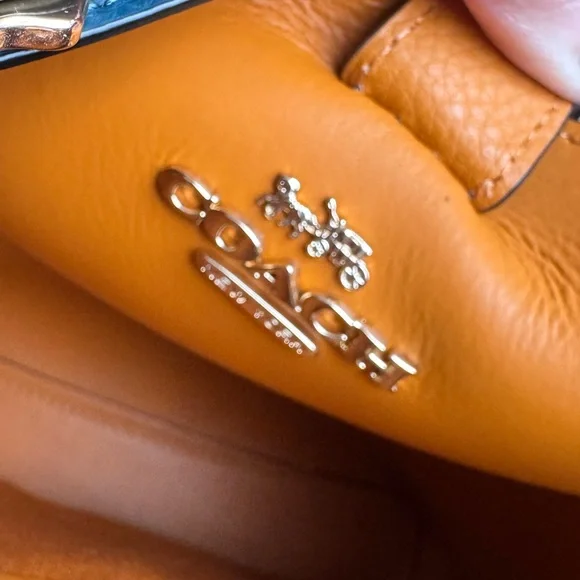 Coach Small Town Bucket Bag peacock teal gold crossbody or handheld bag purse - Picture 9 of 11